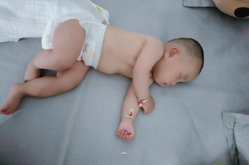 凤城宝宝脚心出汗怎么回事